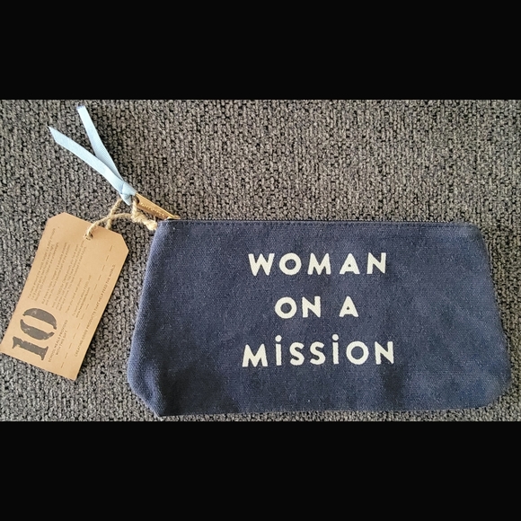 BNWT Clarins FEED 10 Woman On A Mission Flower Cosmetic Bag - Picture 2 of 7